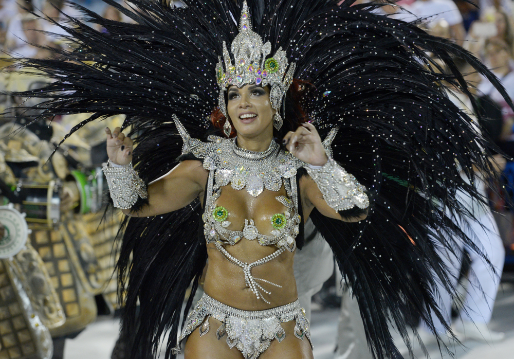 30 photos des festivités du carnaval de Rio qui vient de s'achever, preuve que c'est à faire au moins une fois dans sa vie ! Par Pauline M. (+Vid.61mn sur Bidfoly.com)                       Shutterstock_1023000952