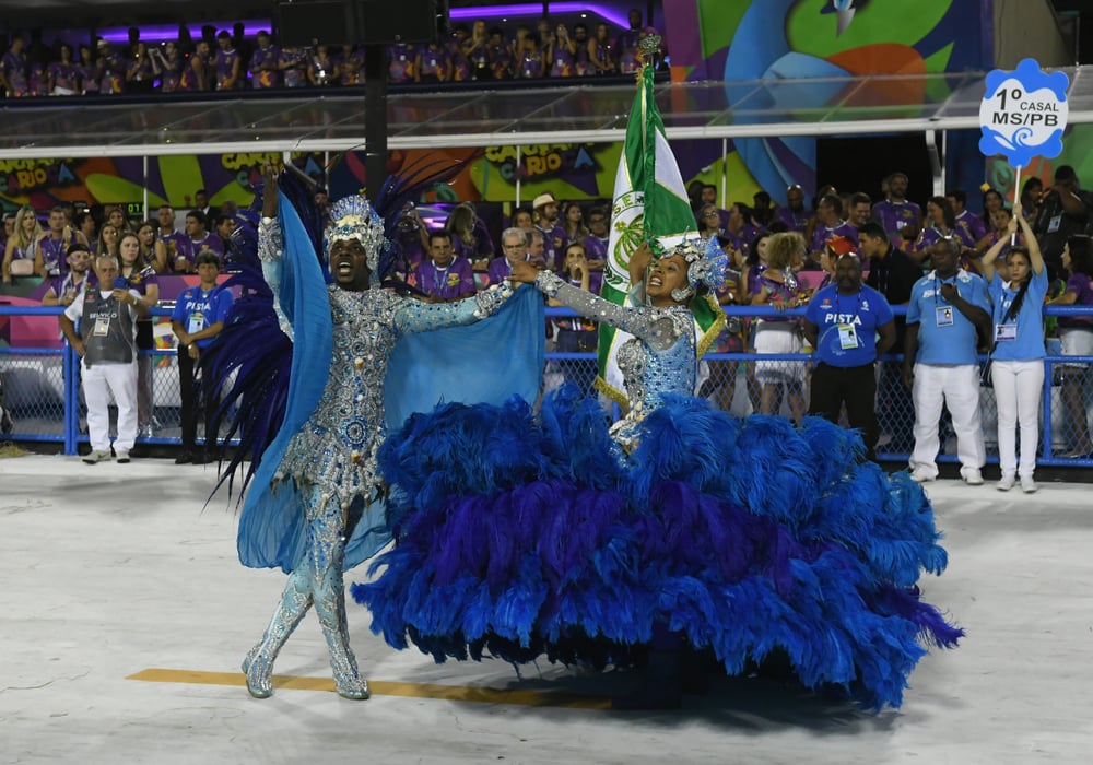 30 photos des festivités du carnaval de Rio qui vient de s'achever, preuve que c'est à faire au moins une fois dans sa vie ! Par Pauline M. (+Vid.61mn sur Bidfoly.com)                       Shutterstock_1023309283