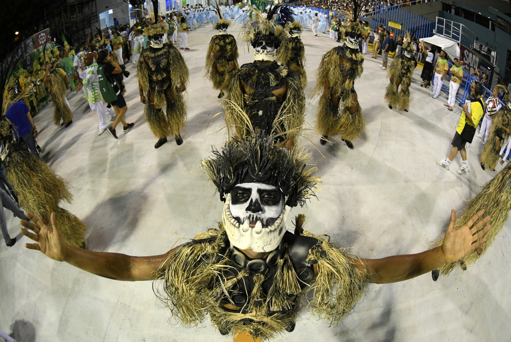 30 photos des festivités du carnaval de Rio qui vient de s'achever, preuve que c'est à faire au moins une fois dans sa vie ! Par Pauline M. (+Vid.61mn sur Bidfoly.com)                       Shutterstock_1023309298