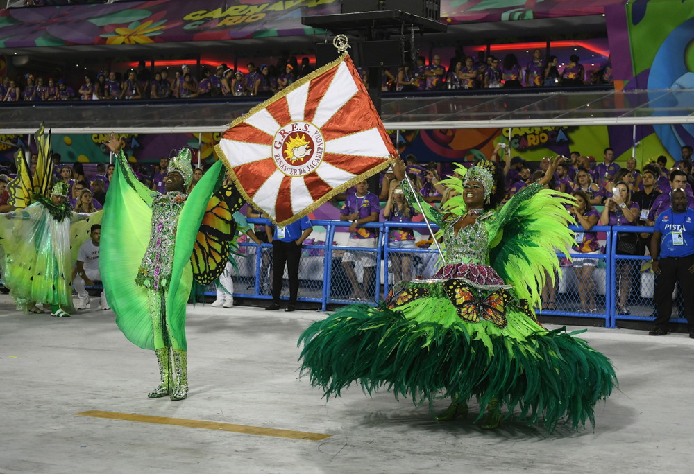 30 photos des festivités du carnaval de Rio qui vient de s'achever, preuve que c'est à faire au moins une fois dans sa vie ! Par Pauline M. (+Vid.61mn sur Bidfoly.com)                       Shutterstock_1023309331