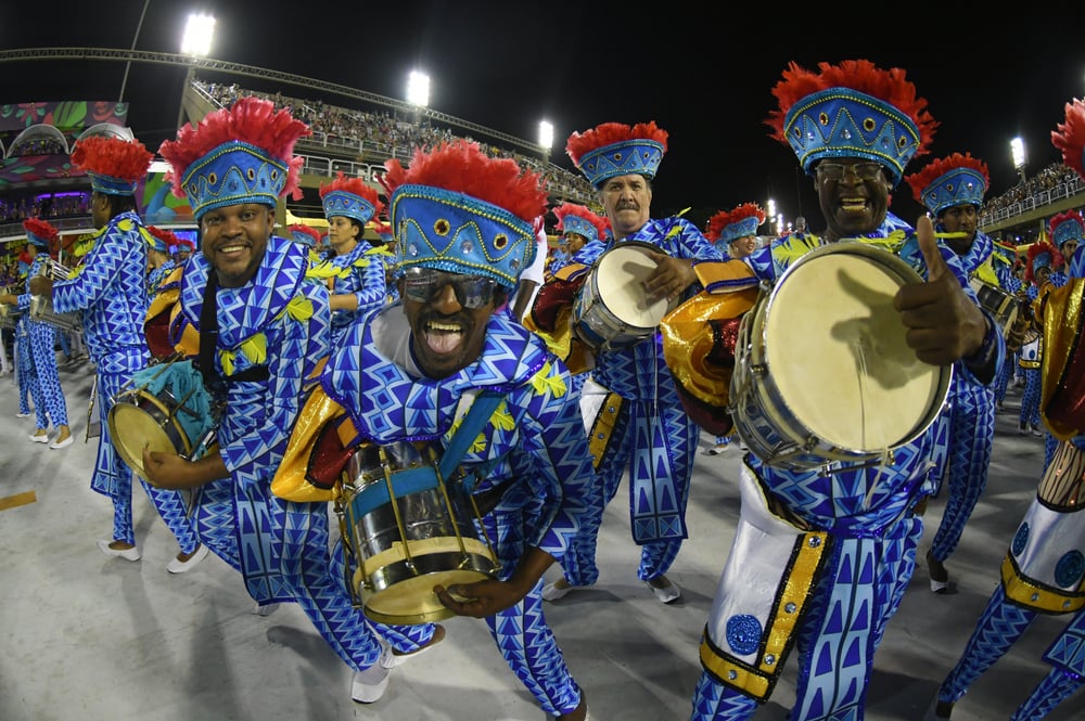 30 photos des festivités du carnaval de Rio qui vient de s'achever, preuve que c'est à faire au moins une fois dans sa vie ! Par Pauline M. (+Vid.61mn sur Bidfoly.com)                       Shutterstock_1023309433