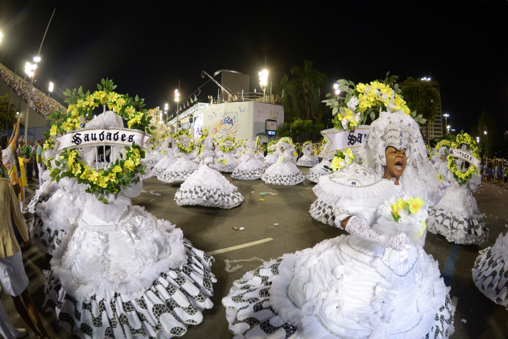 30 photos des festivités du carnaval de Rio qui vient de s'achever, preuve que c'est à faire au moins une fois dans sa vie ! Par Pauline M. (+Vid.61mn sur Bidfoly.com)                       Shutterstock_1023561298