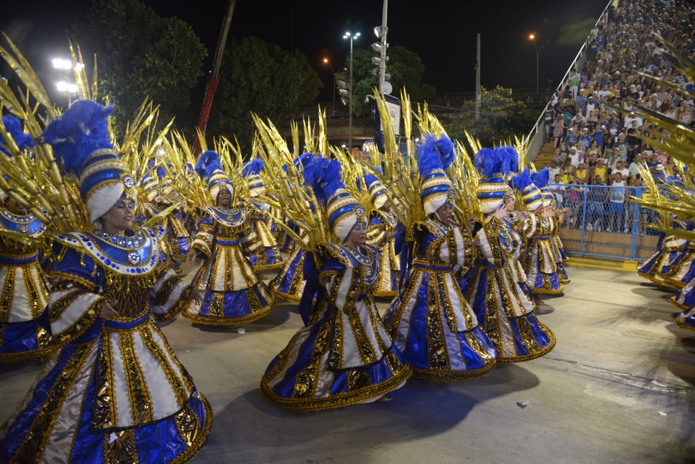 30 photos des festivités du carnaval de Rio qui vient de s'achever, preuve que c'est à faire au moins une fois dans sa vie ! Par Pauline M. (+Vid.61mn sur Bidfoly.com)                       Shutterstock_1023561310