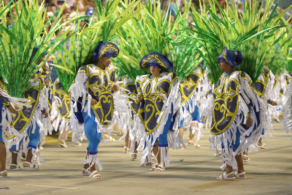 30 photos des festivités du carnaval de Rio qui vient de s'achever, preuve que c'est à faire au moins une fois dans sa vie ! Par Pauline M. (+Vid.61mn sur Bidfoly.com)                       Shutterstock_1023561337