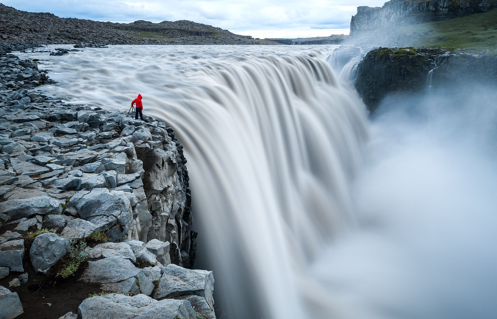 Какой самый мощный водопад. Водопад Dettifoss, Исландия. Исландский водопад Деттифосс. Водопад Деттифосс (Dettifoss),. Деттифосс-самый большой водопад в Европе.