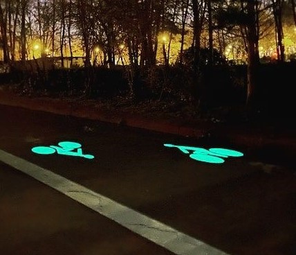 OliKrom : une peinture qui éclaire les routes la nuit