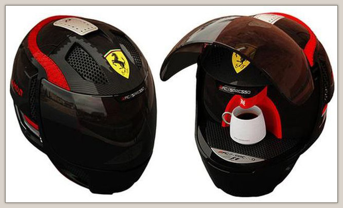La cafetière en casque Ferrari