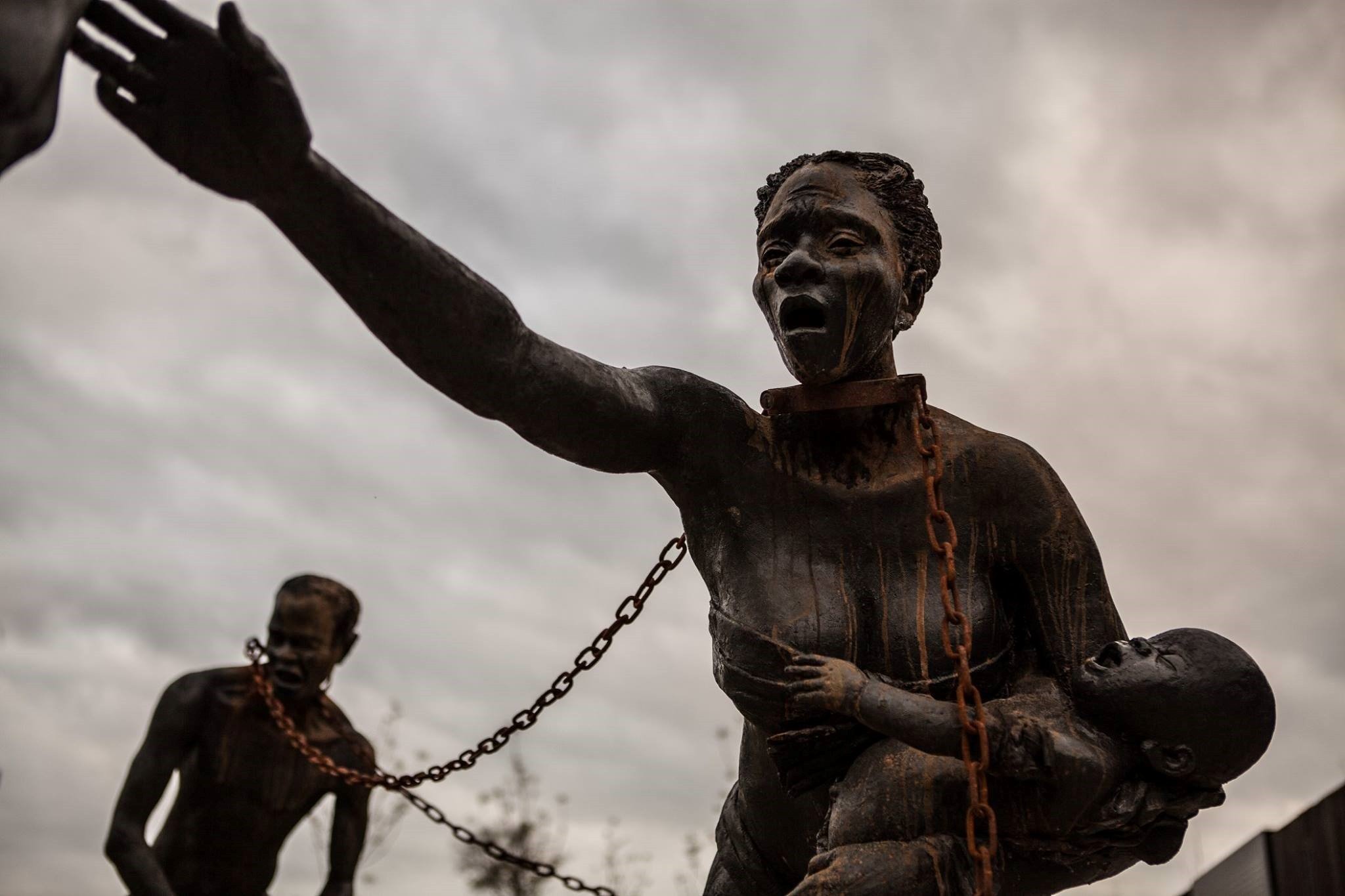 En mémoire aux 4 400 Afro-Américains morts lynchés entre 1877 et 1950, un Mémorial voit le jour dans l'Alabama ! Par Pauline M. (+Vidéo sur Bidfoly.com)                          30708059_10155968441040845_8029316389208588288_o
