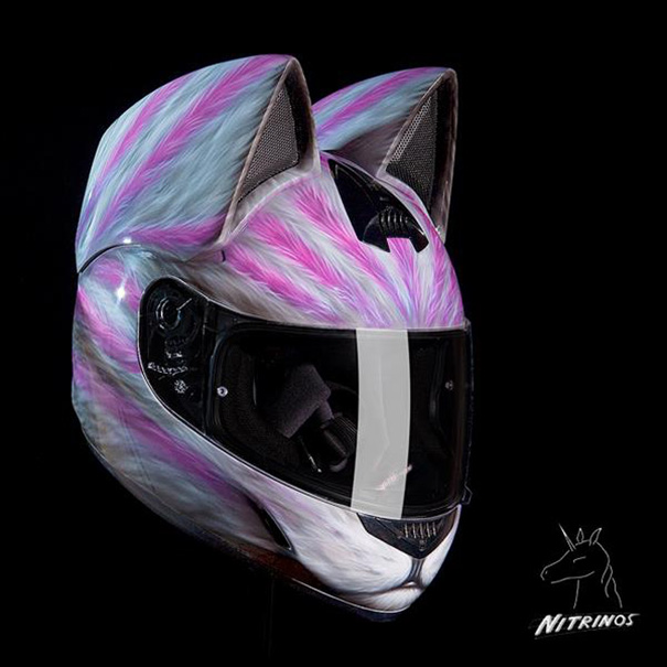 Le casque moto avec des oreilles de chat, vous en rêviez ? C'est désormais  une réalité