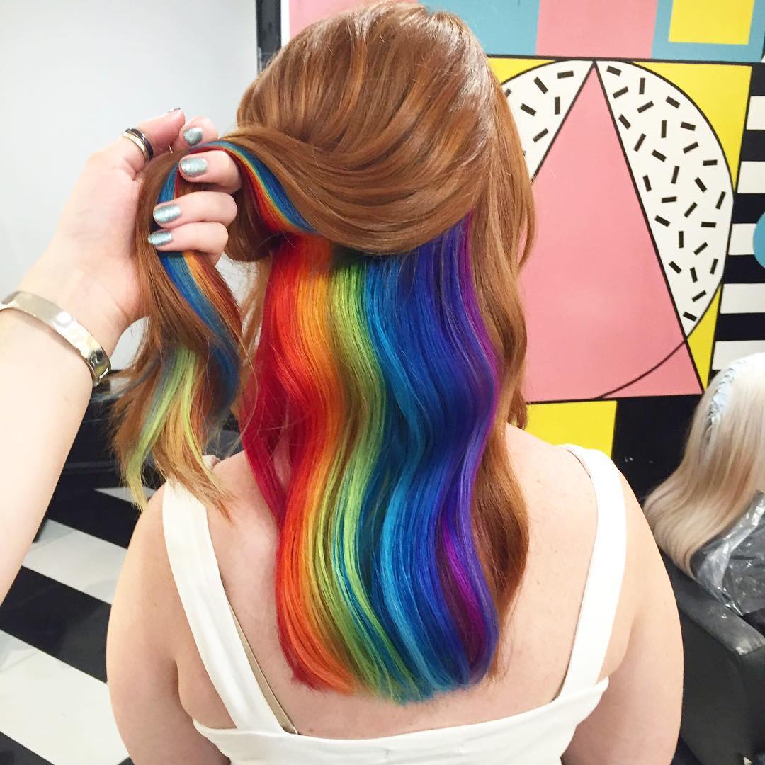 Découvrez la nouvelle tendance de Instagram : les #hiddenrainbow, des  cheveux arc-en-ciel que vous pourrez porter incognito !