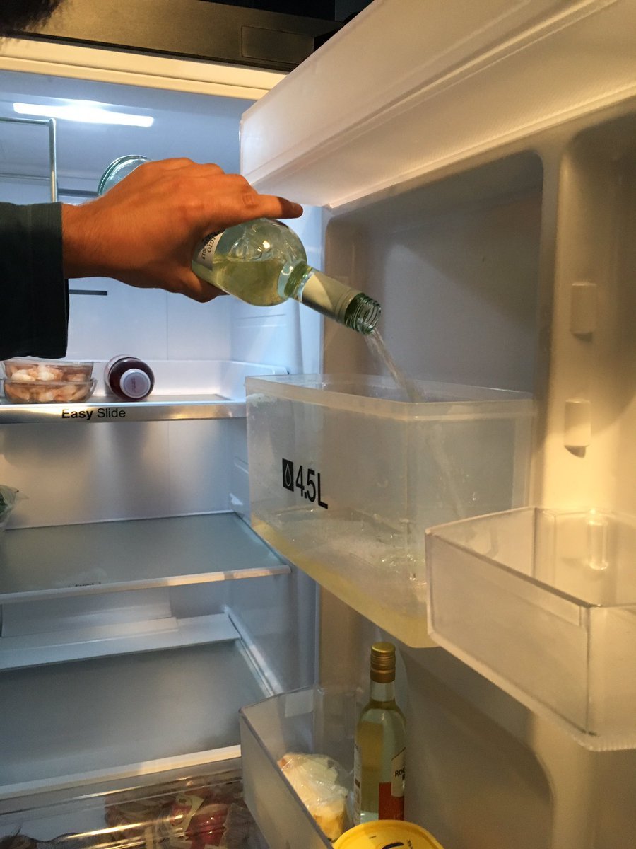 Pourquoi Il Ya De L Eau Dans Mon Frigo Elle transforme son distributeur de glaçons intégré à son frigo en une