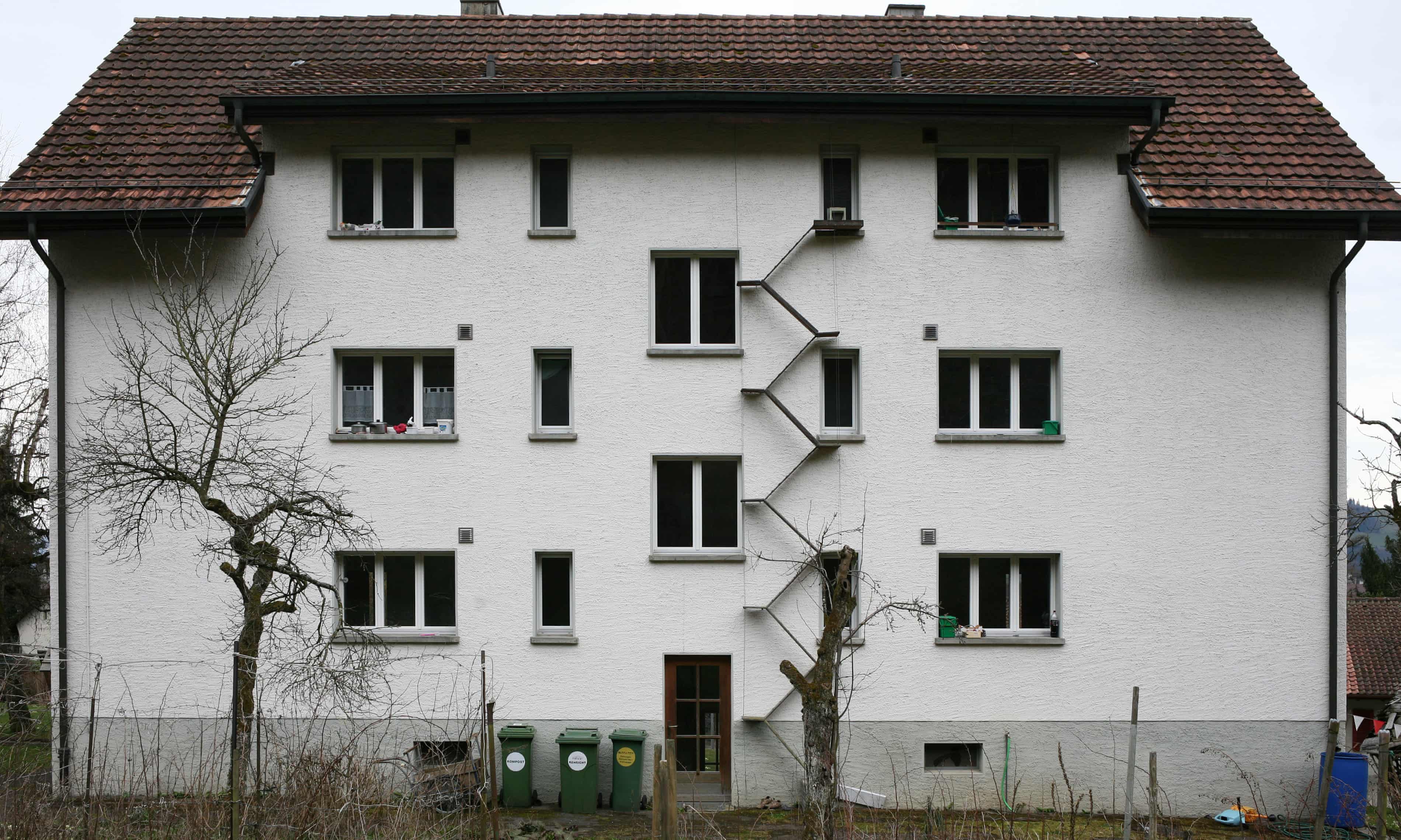 Des Escaliers Sur Les Façades Des Bâtiments En Suisse Pour