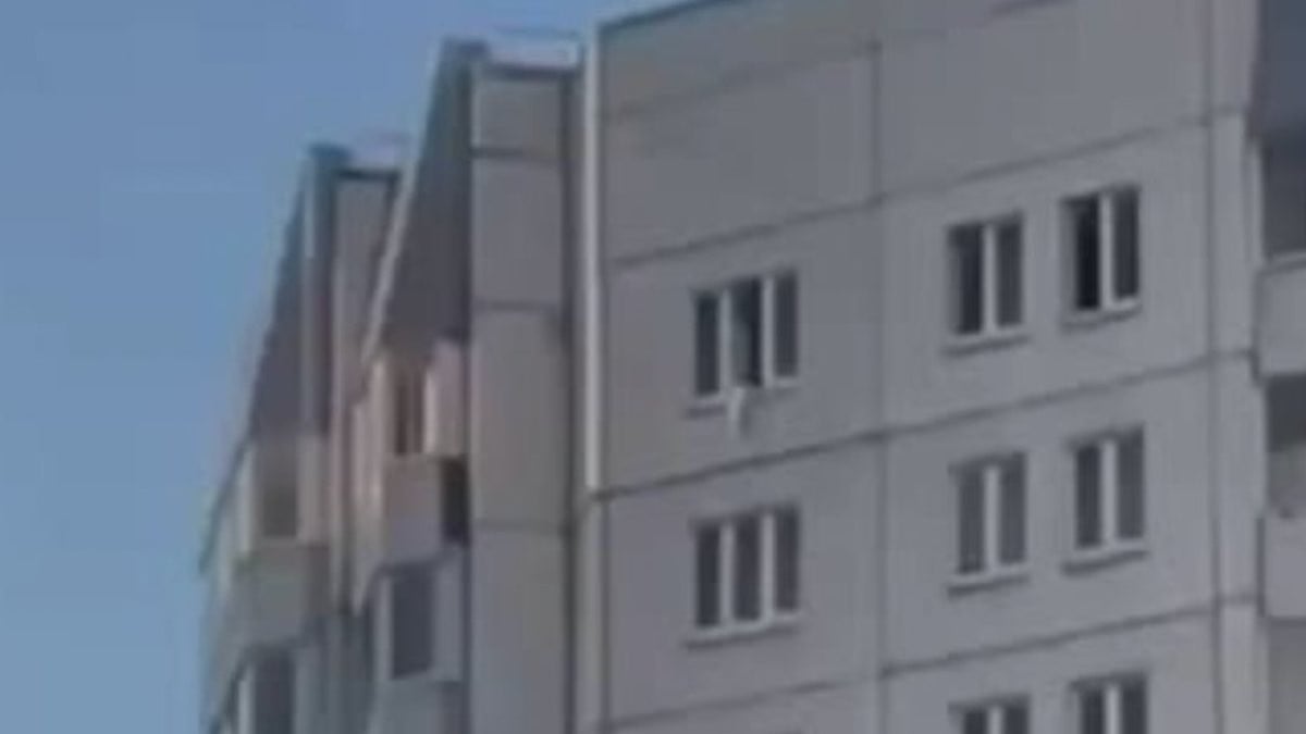 Capture d'écran montrant le bébé en train de chuter 