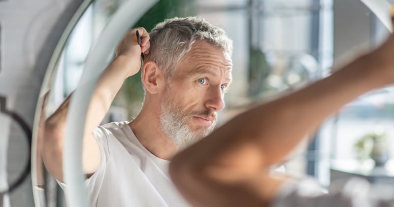Les scientifiques auraient découvert le processus des cheveux gris et pensent pouvoir l'inverser