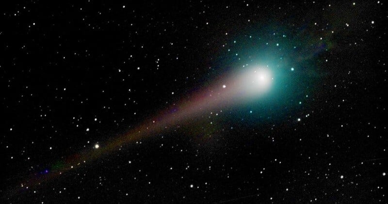 Cette nuit, vous pourrez observer l'impressionnante comète Swan à l'oeil nu !