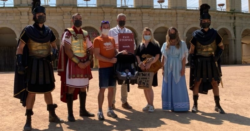 Ce bébé qui a commencé à naître au Puy du Fou pourra visiter le parc gratuitement, et à vie