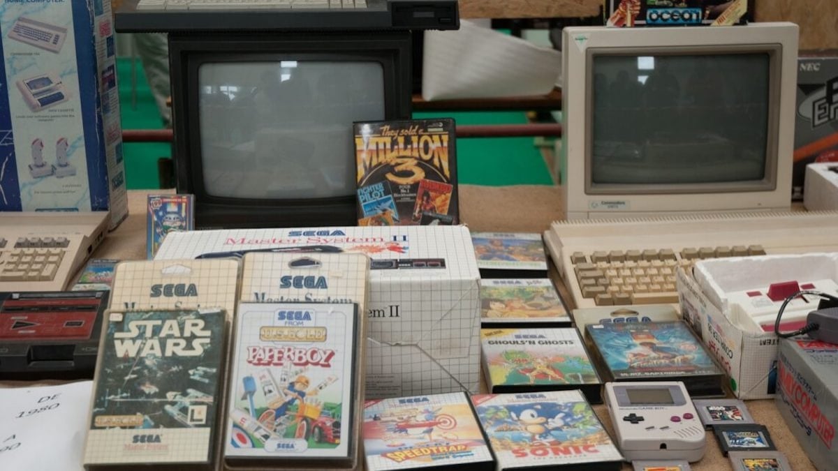 Elle jette la collection de jeux vidéo de son fils à la poubelle, avant d'apprendre qu'elle valait une fortune