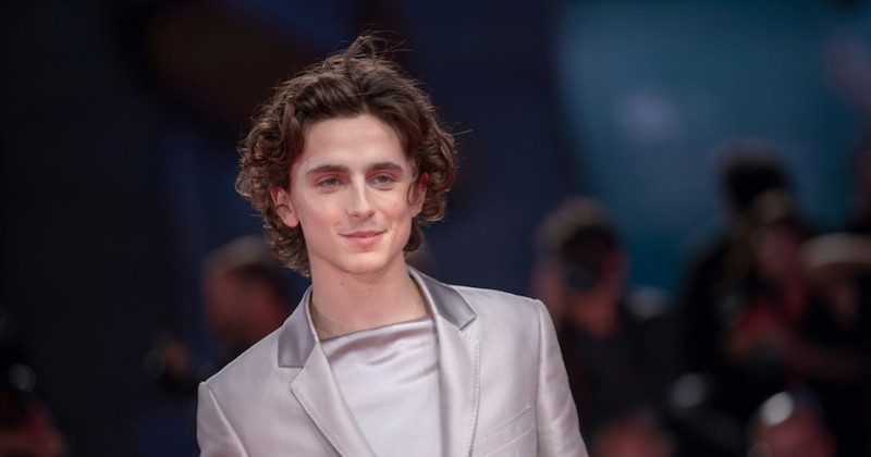 Timothée Chalamet confie avoir été « embarrassé » par les photos de son baiser avec Lily-Rose Depp