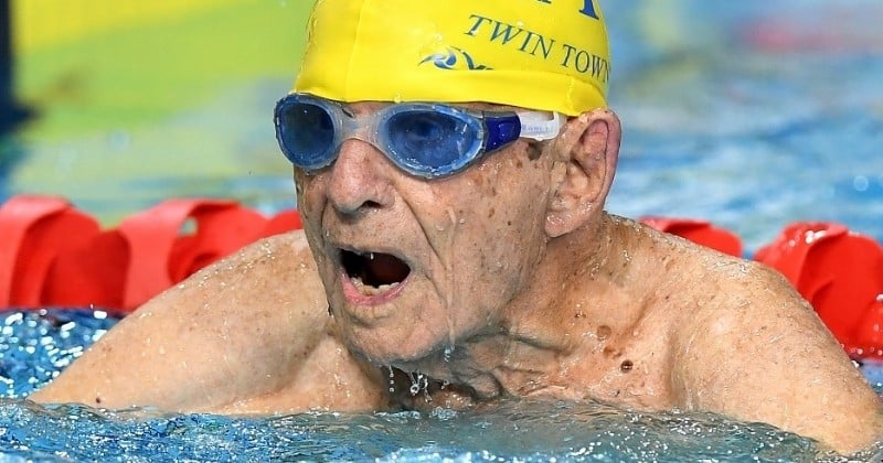 George Corones, 99 ans, a pulvérisé le record du monde du 50 mètres à la nage dans sa tranche d'âge, donnant une leçon de courage à tous les jeunes sportifs