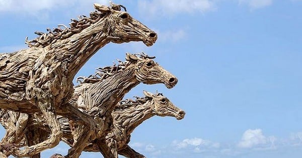 Découvrez le travail fantastique de cette artiste qui fait des immenses sculptures de chevaux en bois absolument sublimes