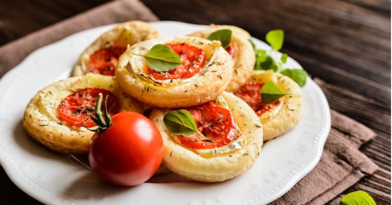 Avis aux amateurs de camembert, ces mini-pizzas sont faites pour vous