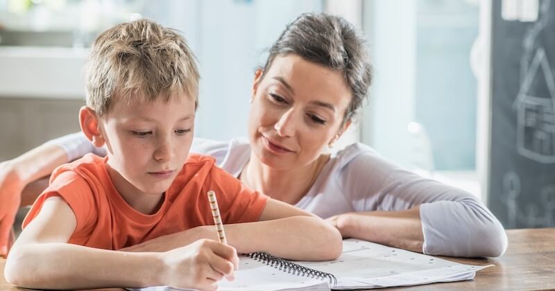 Dès le 1er mai, toutes les personnes en arrêt pour garde d'enfant seront considérées comme étant en chômage partiel