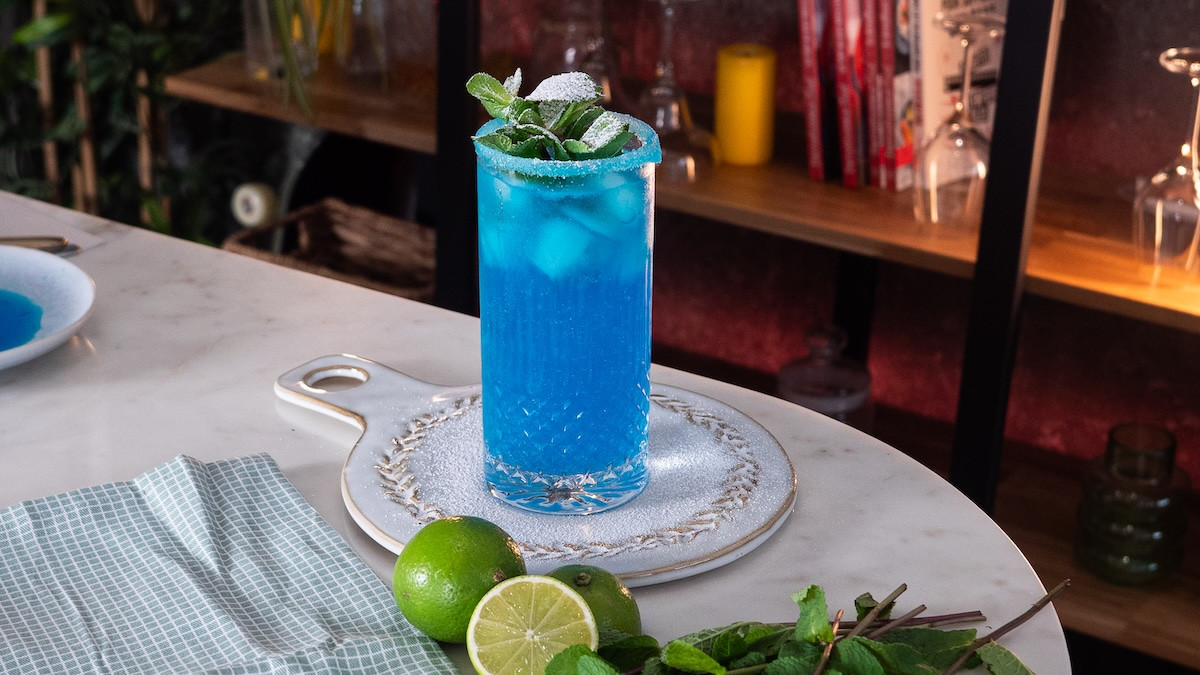 Cocktail frosty blue lagoon