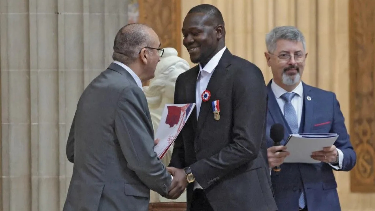 Fousseynou Cissé reçoit la naturalisation française