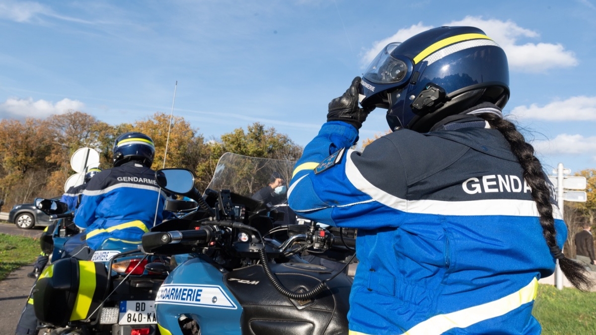 “Elle pensait avoir encore le droit de conduire” : malgré un retrait de permis, elle vient à la gendarmerie... en voiture !