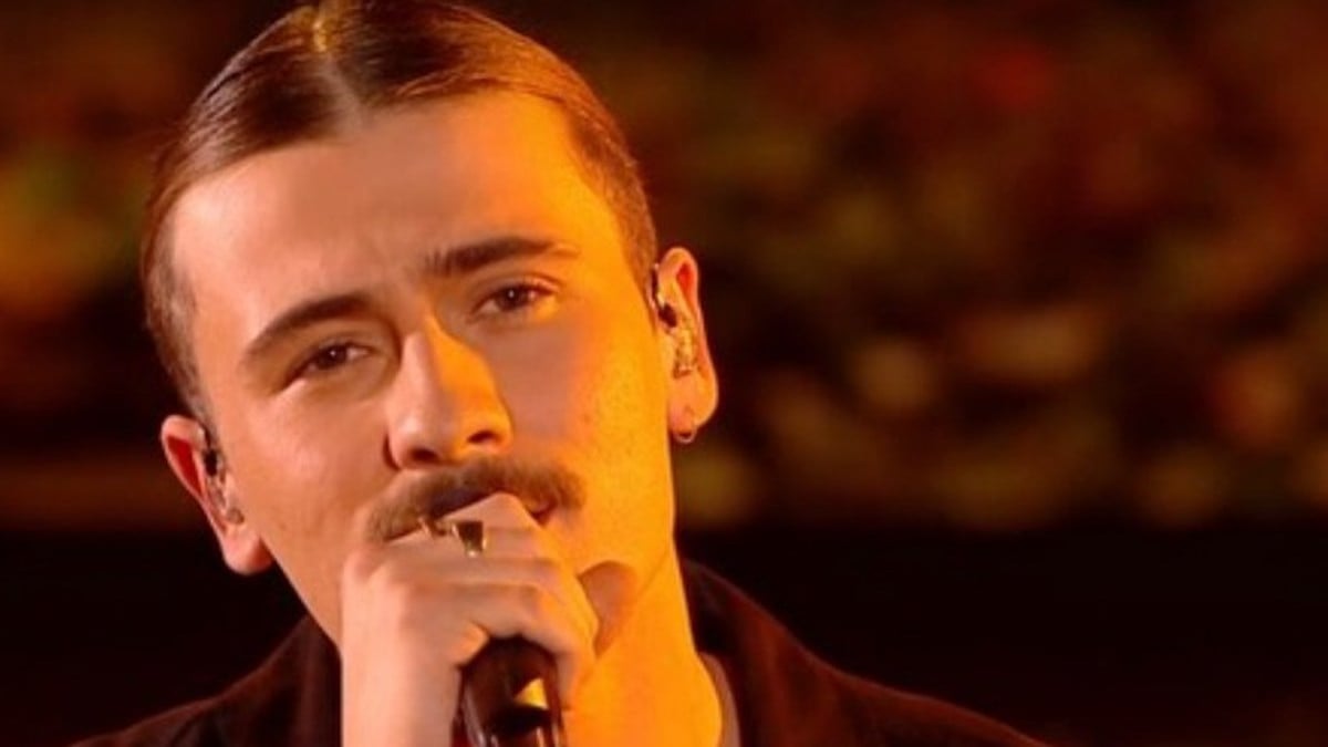 Une retraitée pense être en couple avec le chanteur Pierre Garnier et se fait arnaquer de 7000 euros 