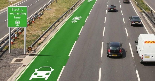 Les voitures électriques pourront bientôt se recharger sur la route pendant qu'elles roulent ! Incroyable !