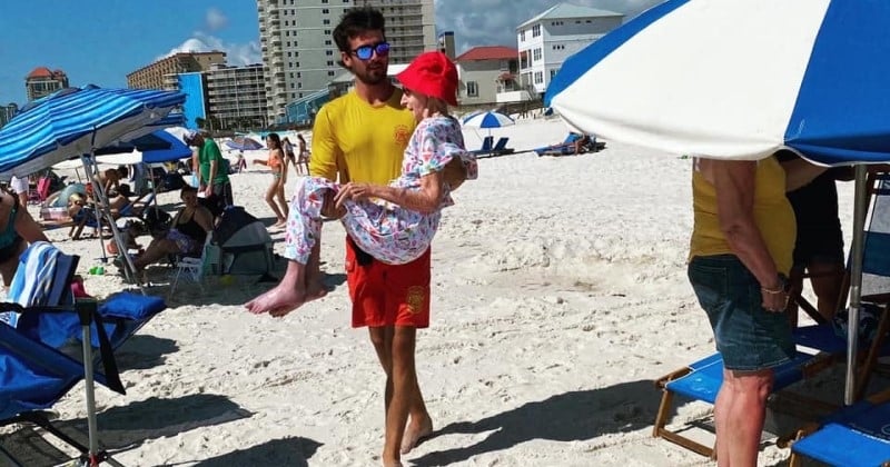 	Pendant ses vacances, cette femme de 95 ans a été transportée tous les jours à la plage par les sauveteurs en mer