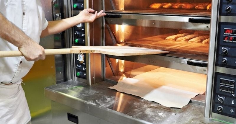 La baguette à 29 centimes, lancée par Leclerc, suscite la colère des boulangers et des céréaliers