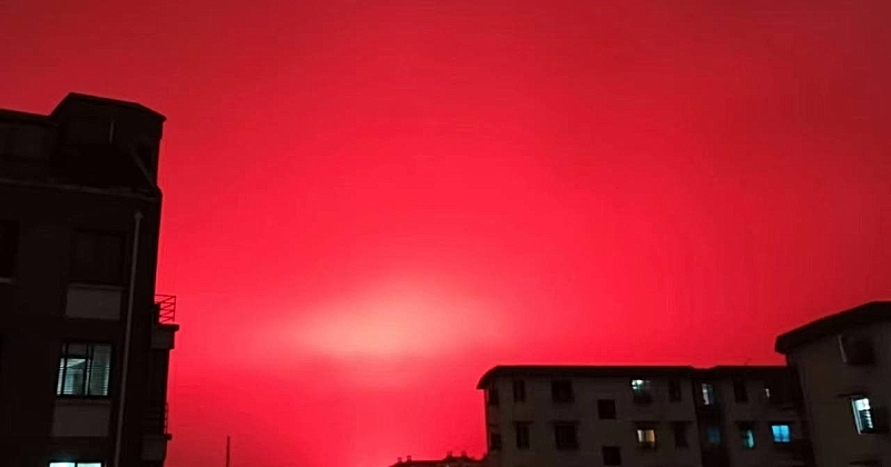 En Chine, un impressionnant ciel rouge sang affole les habitants de Zhoushan