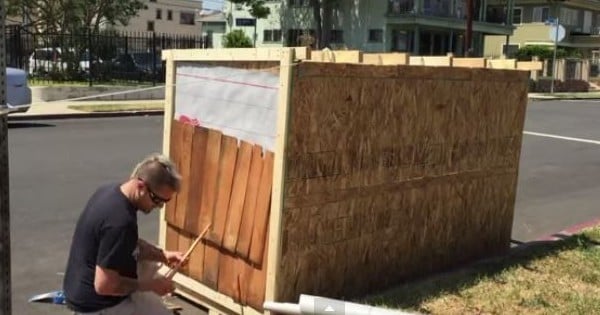 Un homme s'est lié d'amitié avec une femme sans abri ! Ce qu'il a fait ensuite pour elle a tout simplement changé sa vie...