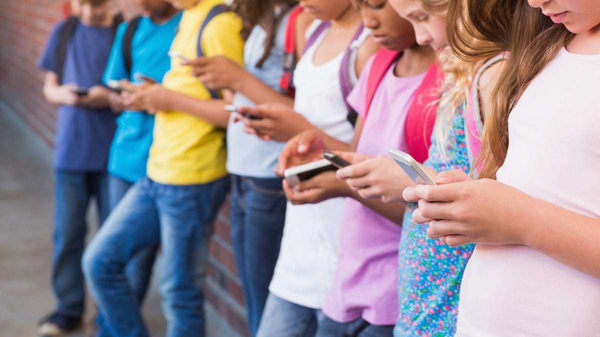 Les collégiens bientôt obligés de laisser leur smartphone a l'entrée de l'école ?