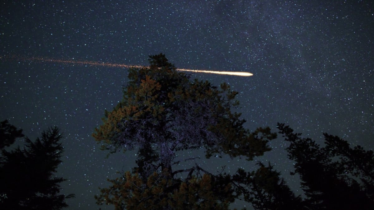 Une météorite s'écrase quelque part en France, des habitants organisent des battues pour la retrouver