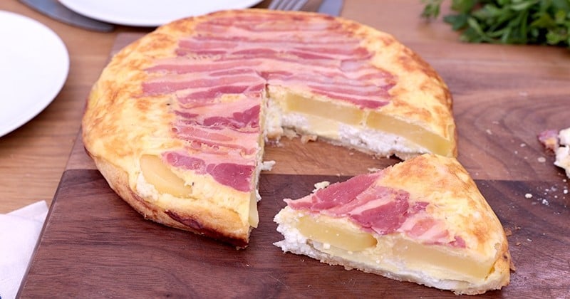 Pour un bon repas réconfortant, cédez à la tatin de pomme de terre à la poitrine de porc fumée le porc français ! 