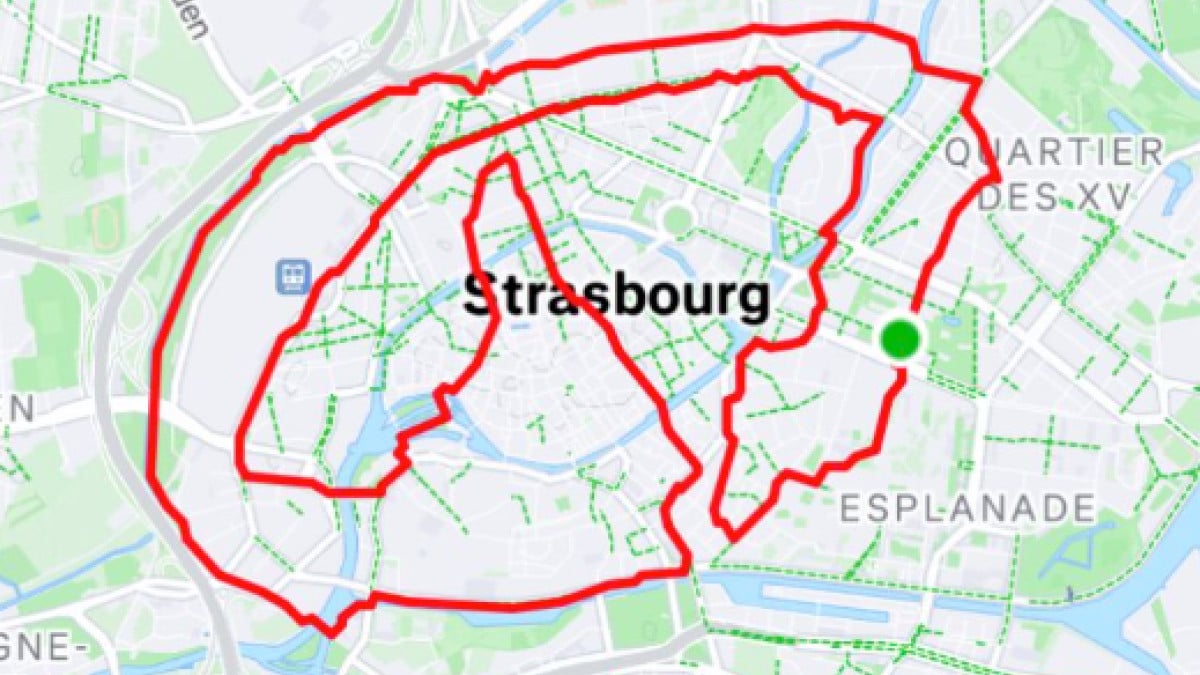 Il court 20 km pour dessiner un logo de Decathlon géant et obtenir un stage... et essuie un refus