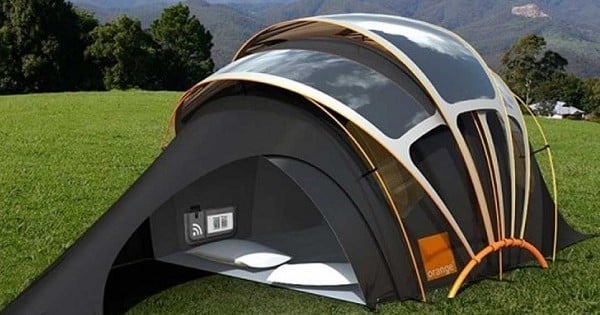 Cette tente fonctionne à l'énergie solaire et procure tout le confort qu'il faut pour une bonne session de camping dans la nature !