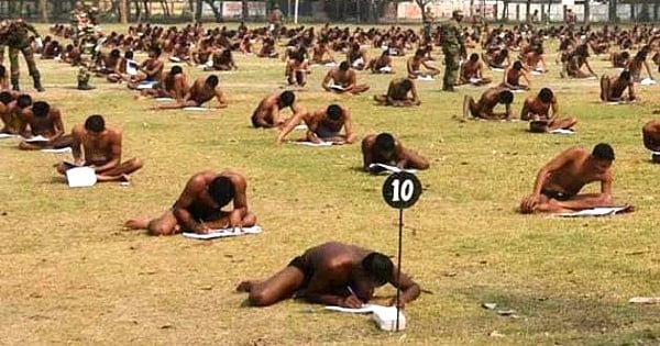 En Inde, pour lutter contre la triche, les candidats passent les examens en sous-vêtements !