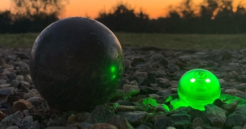 Toulouse : il crée le « Cocholed », un cochonnet lumineux pour pouvoir jouer à la pétanque les soirs d'été 