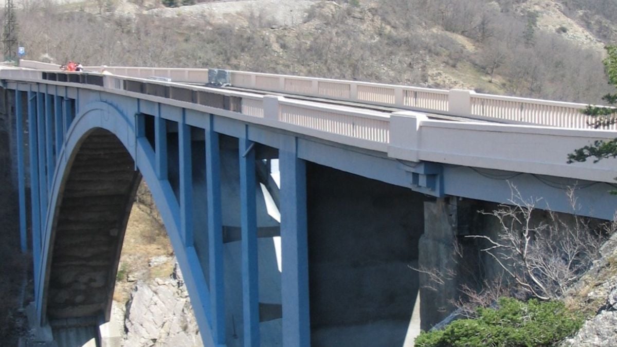 Elle tente de se suicider en sautant d'un pont de 103 mètres... mais survit à la chute