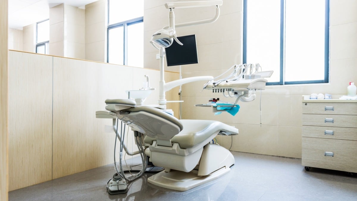 Écrasé par la pression, un dentiste du Lot s'ôte la vie dans son cabinet, la profession en deuil