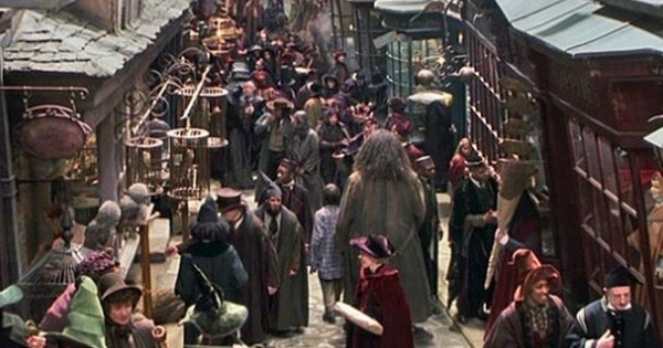Ce week-end, une ville américaine aura droit à un « Chemin de Traverse » comme dans Harry Potter, pour Halloween ! Génial !