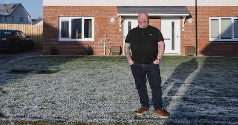 Royaume-Uni : un vétéran de l'armée a fêté Noël dans sa propre maison après avoir passé 14 ans dans la rue 