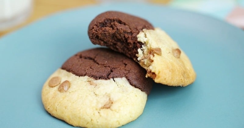 Funs et chocolatés, salivez devant la recette des cookies-brownies aux pépites choco-caramel de Vahiné !
