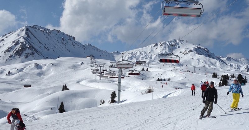 Cette station de ski réutilise la neige de l'année précédente en réponse au réchauffement climatique