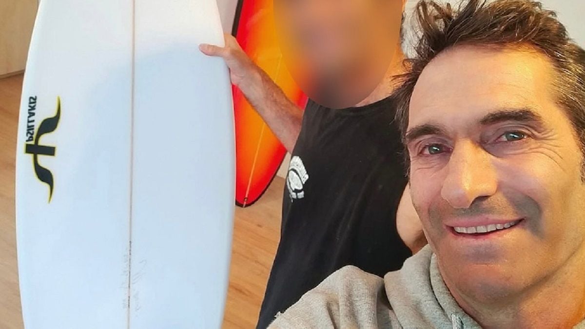 Un surfeur héroïque sauve des nageurs de l'attaque d'un requin blanc et se fait dévorer sous leurs yeux