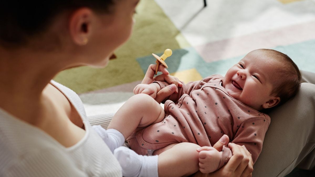 Infirmière, elle donne à son bébé le nom d'une infection dégoûtante et refuse de le changer